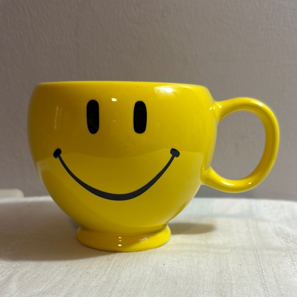 90’s Yellow Smiley Face Oversized Mug Cup Teleflora Gift Emoji Happy Face